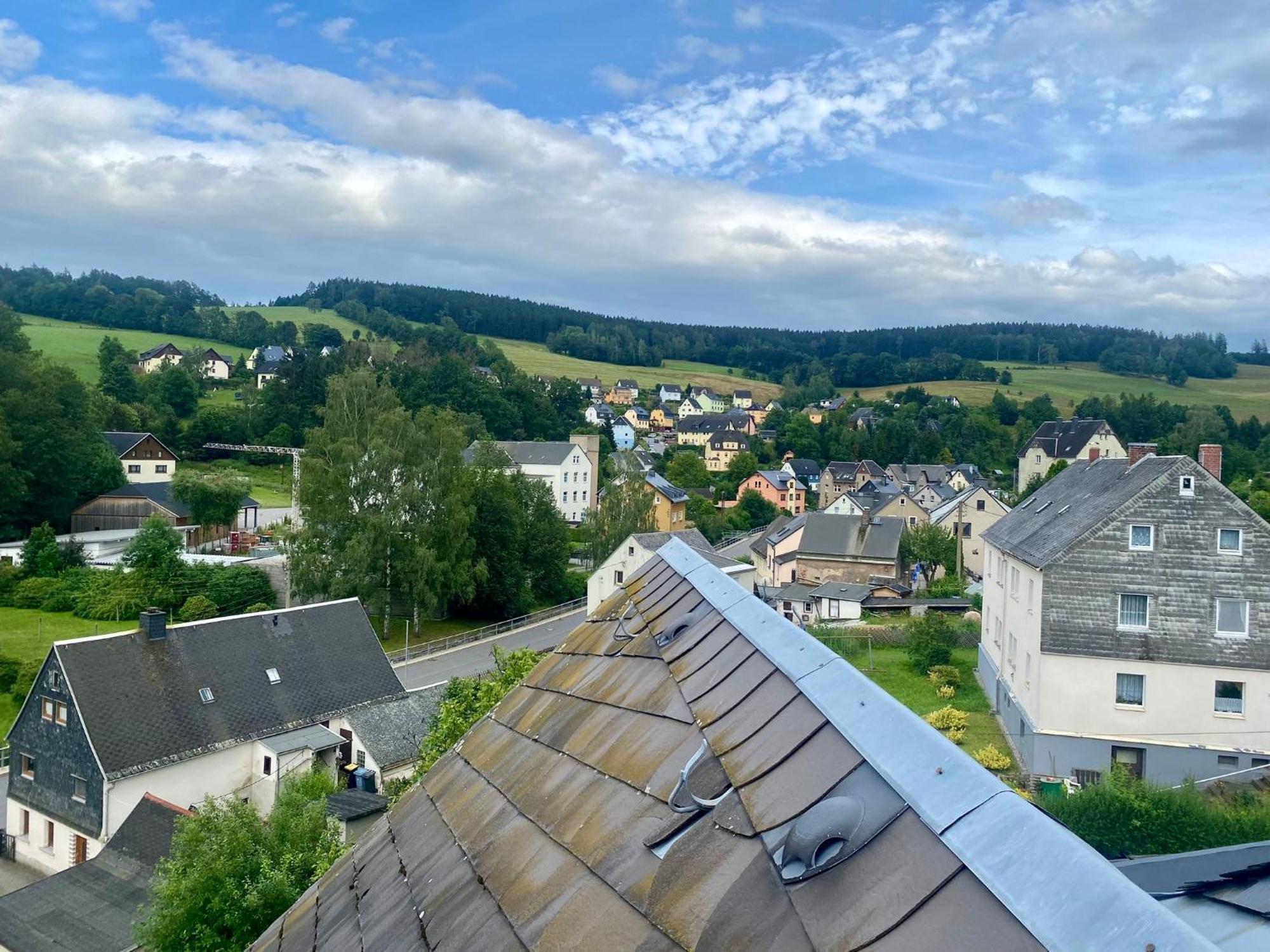 Ferienwohnung Dachgeschossloft Mit Aussicht Ins Erzgebirge Gornsdorf Exterior foto